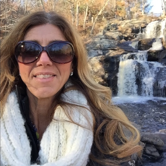 Meet your Posher, Patricia - Picture 1 of 1